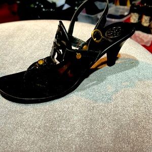 Black patent leather kitten heel thong front T strap shoes